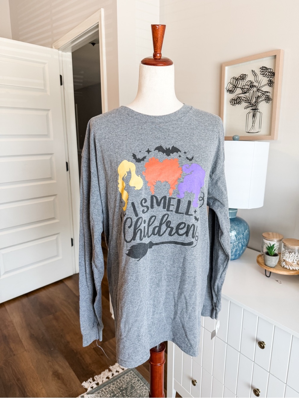 Gray  Long-Sleeve 'I Smell Children' Hocus Pocus Halloween Graphic Tee